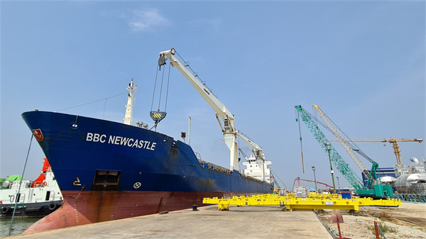 Provide of manpower, equipment and loadout service for 08 sets of Boat Landing on BBC NewCastle vessel at Dong Xuyen Port for foreign export